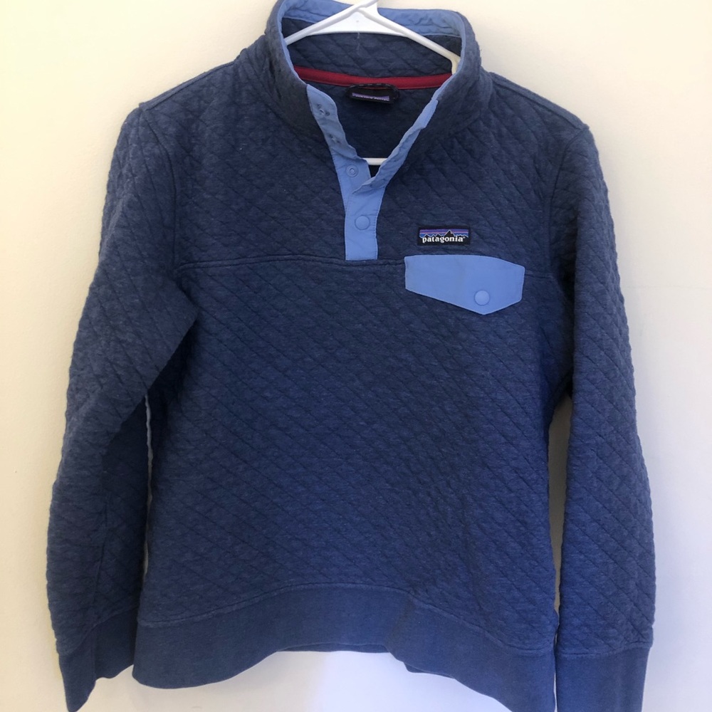 Patagonia women’s small quilted pullover in navy